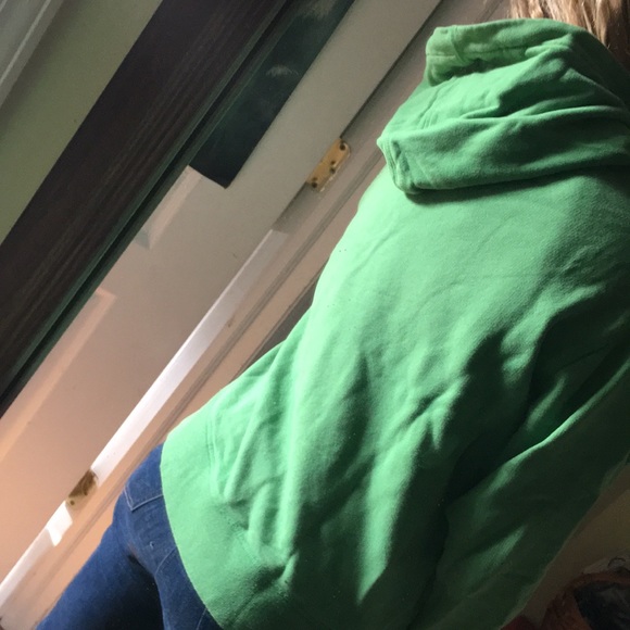 Gap kids green and black skull and crossbones - Picture 2 of 3